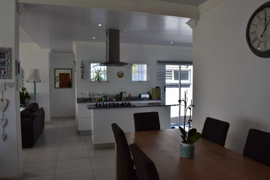 5 Bedroom Property for Sale in Kidds Beach Eastern Cape